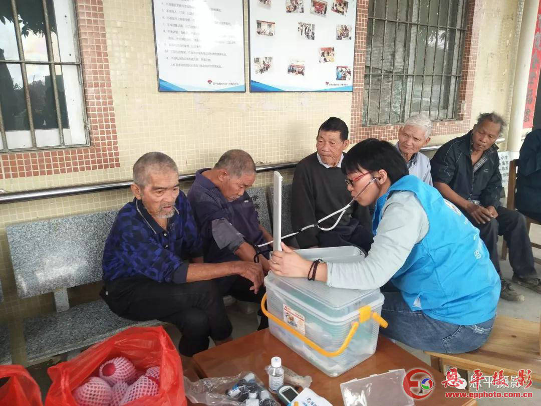 “浓浓敬老情，幸福‘入镜”来——恩平市摄影家协会义工队走进牛江镇敬老院送温暖(图5)