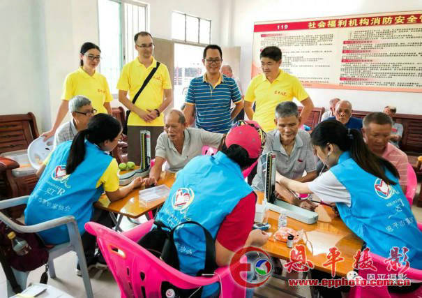 市摄影家协会到沙湖敬老院开展中秋慰问活动(图2)