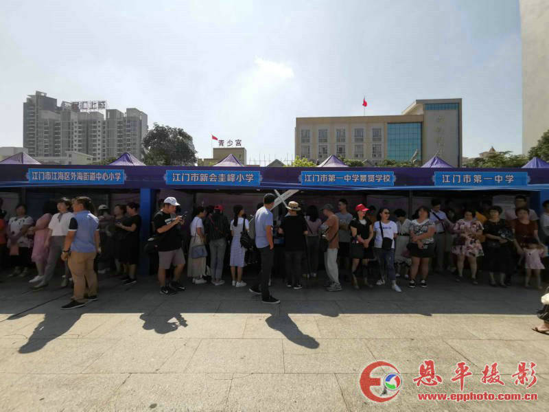 恩平市举行冯如飞天110周年纪念大会暨2019年江门市中小学生科技创新教育系列活动启动仪式(图6) 恩平市举行冯如飞天110周年纪念大会暨2019年江门市中小学生科技创新教育系列活动启动仪式(图6)