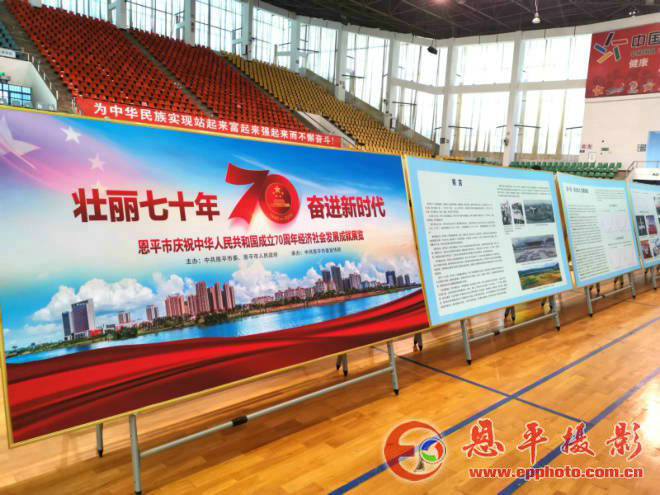 献礼祖国70华诞!“我和我的祖国”快闪 向祖国深情表白(图2) 献礼祖国70华诞!“我和我的祖国”快闪 向祖国深情表白(图2)