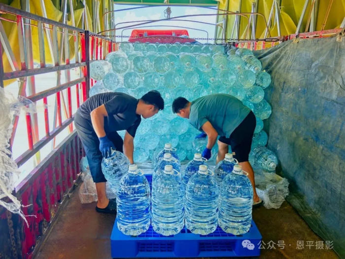 恩平摄协组织新质工业采风活动，用镜头定格优质水源与智能生产之美。(图62)