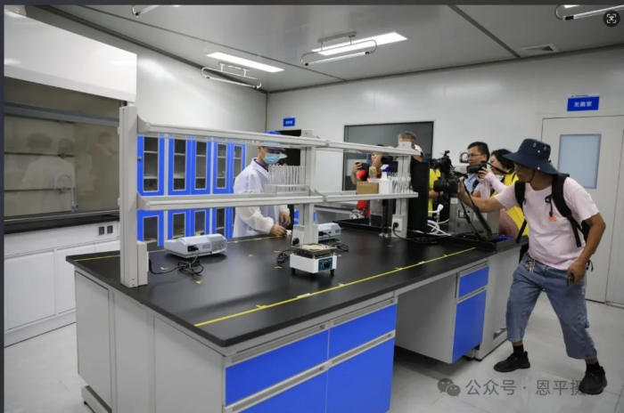 恩平摄协组织新质工业采风活动，用镜头定格优质水源与智能生产之美。(图78)